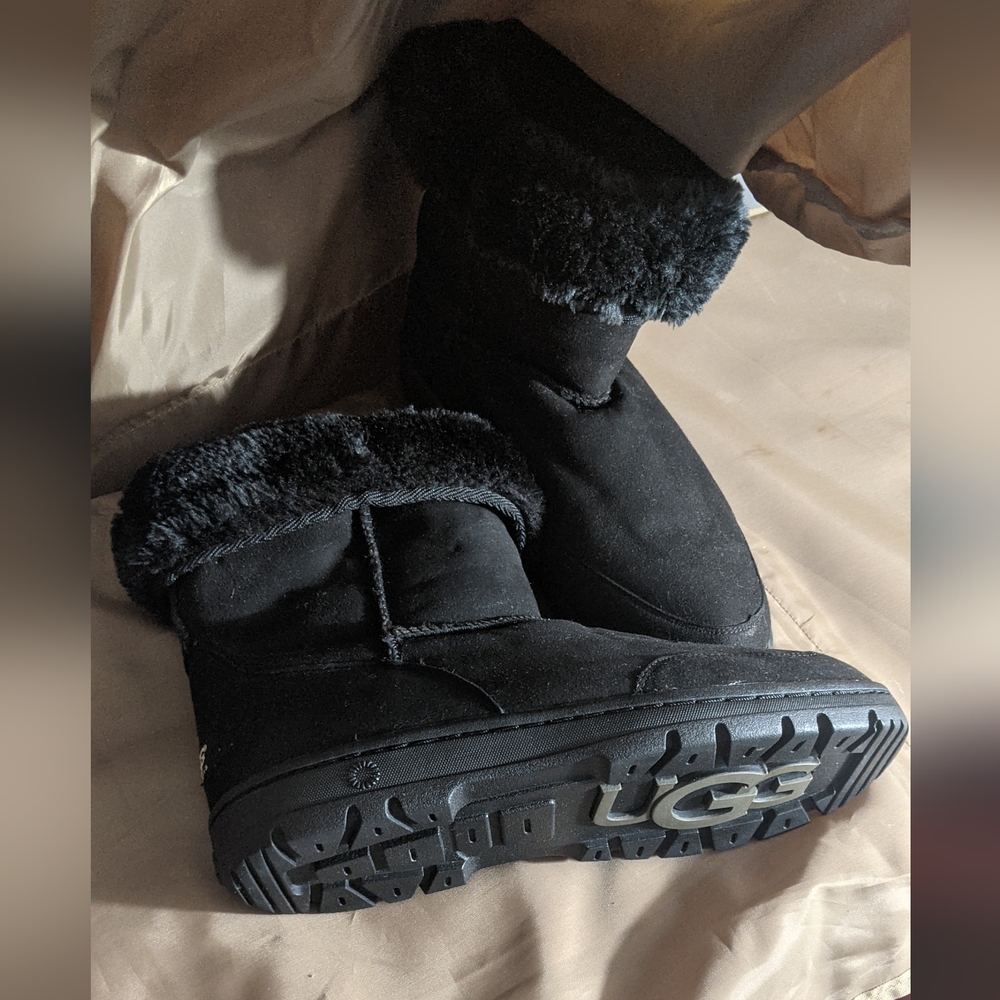 Women’s Black Ugg Boots Sporty Rubber Soles